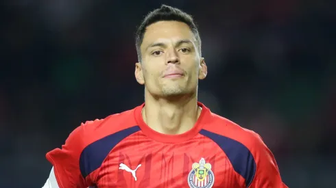 Óscar Whalley lucha para continuar en Chivas.
