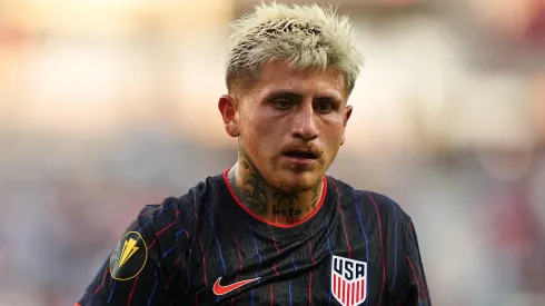 Afición de Chivas pide el fichaje de Diego Luna.
