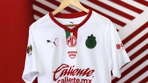 Chivas presentó su nuevo jersey away.
