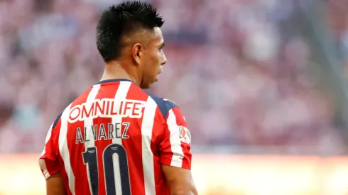 Efraín Álvarez ya se gana a la afición de Chivas.
