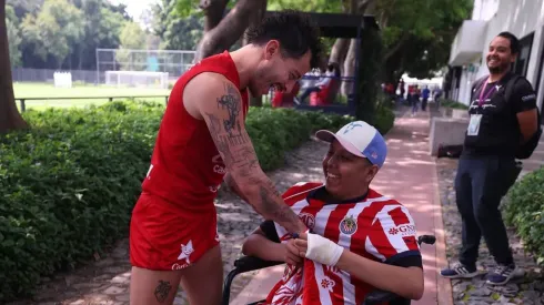 Bruno, el amuleto que conoció a la plantilla de Chivas.
