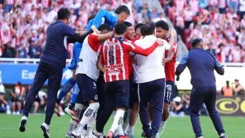¡DOS REGRESOS CLAVE! Chivas podría recuperar piezas decisivas para el clásico