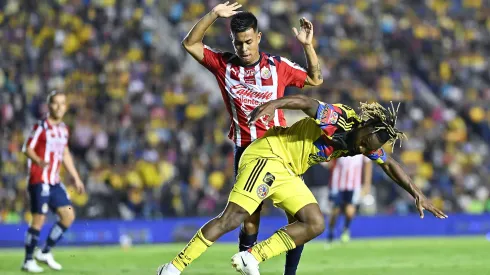 América y Chivas aburrieron en la primera mitad.
