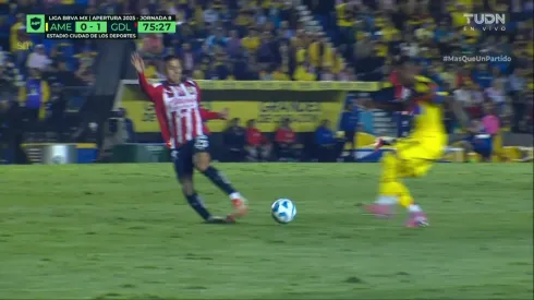Preocupante lesión del Piojo Alvarado.
