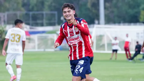 Leo Torres destaca en Chivas Sub-21.
