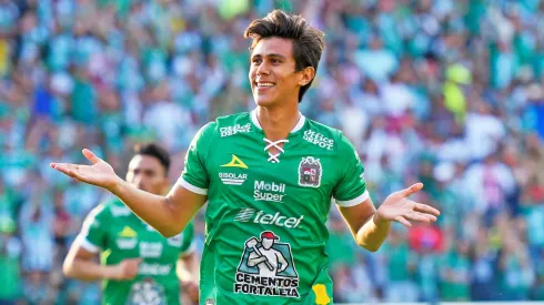 José Juan Macías y sus goles a Chivas.
