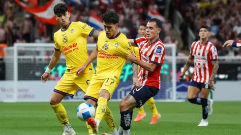 Chivas se enfrenta al América en una edición más del Clásico Nacional
