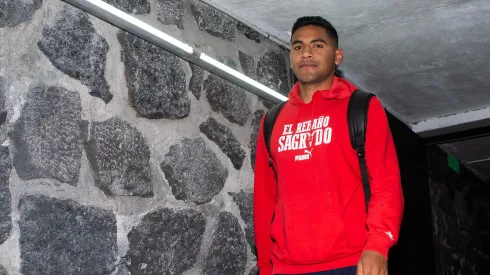 El Tiba tiene pie y medio fuera de Chivas.
