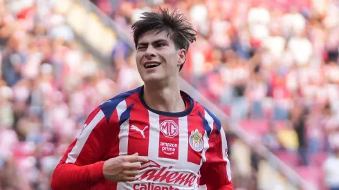 Armando González recibió regalo de Amaury Vergara.
