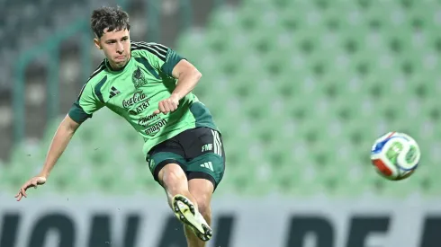 Torreón, Coahuila, México, 14 de noviembre de 2025. Mateo Chávez durante el entrenamiento de la selección nacional de México en la cancha del TSM.<br />
Foto: Imago7/ Etzel Espinosa
