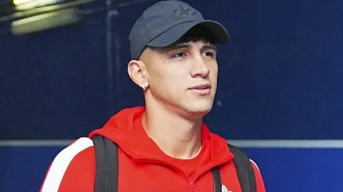 Alan Pulido es un dolor de cabeza en Chivas.