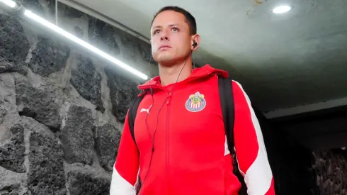 Chicharito podría cambiar el futbol por una nueva profesión.
