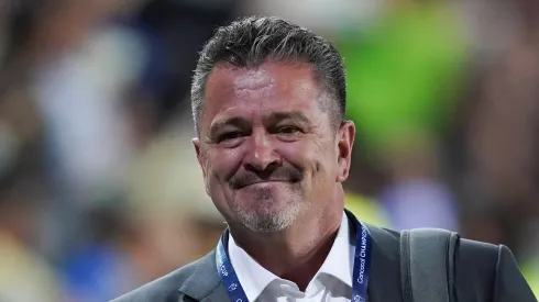 Carlos Hermosillo cree que le irá mejor a Chivas que al América
