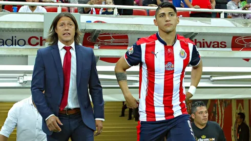 Alan Pulido saludó a Matías Almeyda.
