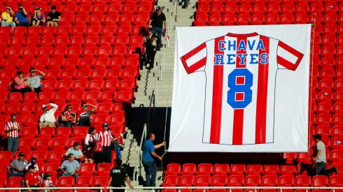 Los dorsales que están retirados en Chivas.
