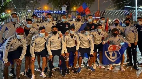 Los jugadores de la U compartieron con sus hinchas en la previa del Superclásico
