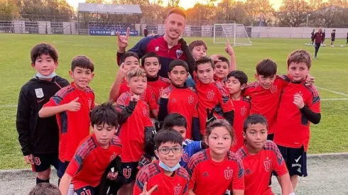 Ángelo Henríquez fue bien recibido por los canteranos de la U