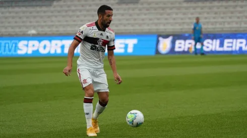 El Flamengo de Mauricio Isla se enfrenta a Internacional
