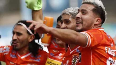 Cobreloa dejó el torneo al rojo vivo en la Primera B, aunque el equipo está enfocado en dar la pelea a Magallanes
