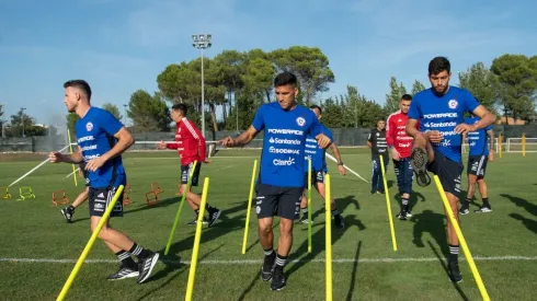 Marcelino Núñez llegó a trabajar de inmediato a la Selección tras su gran presente en Norwich y agradeció al fútbol chileno por las armas entregadas.
