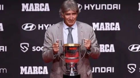 Manuel Pellegrini fue galardonado con el premio a mejor entrenador
