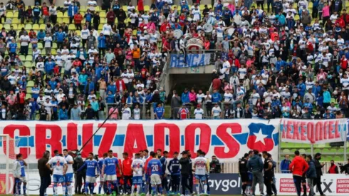 La otra batalla entre Universidad de Chile y Universidad Católica. Azul Azul envía carta a Juan Tagle y dan cuenta del decepcionante trato de sus dirigentes de parte de Cruzados en Valparaíso
