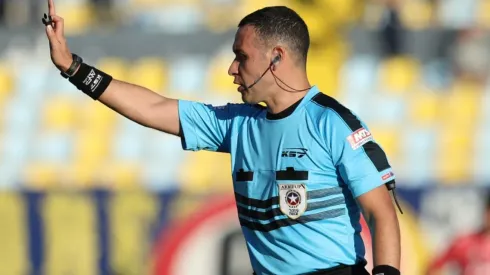 Ángelo Hermosilla, el árbitro del terror para Universidad de Chile en estas últimas dos temporadas y que se le acusa de insultar a Luis Felipe Gallegos