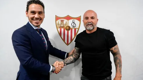 Jorge Sampaoli firmó su contrato por dos temporadas con el Sevilla.
