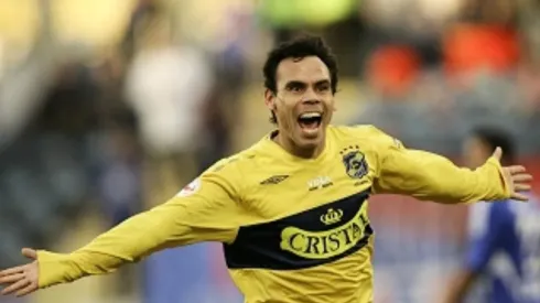 Everton homenajea a Jaime Riveros por el título del 2008 regalando camiseta al jugador y en su apellido impreso faltaba una letra