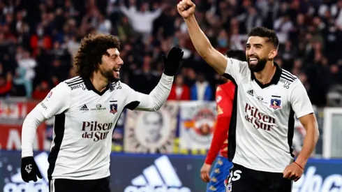 Emiliano Amor y Maxi Falcón son los que deberán pagar apuestas en Colo Colo tras el campeonato 33 de su historia en el fútbol chileno.
