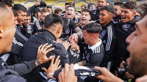 Óscar Opazo fue el primero que pagó su apuesta en el Cacique tras ganar el título con Colo Colo
