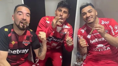 ¡A lo Vidal! Pato Rubio, Fernando Cordero y Lorenzo Reyes celebran clasificación a Libertadores fumando puros
