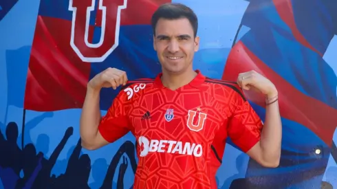 Cristopher Toselli posó con la camiseta de la U para 2023
