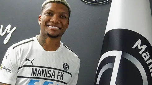 Junior Fernandes firma por el Manisa FK y suma al tercer equipo de su carrera en el fútbol turco
