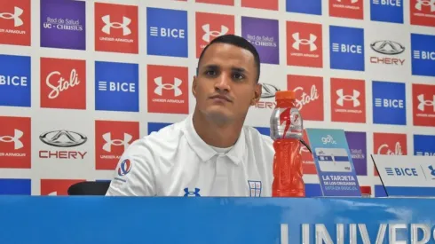 El fulminante amor de los hinchas de la UC con Brayan Rovira tras su debut en Chile