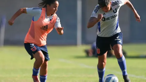 Arantza Suazo -izq- hace sus primeras armas en la U. de Chile Femenina
