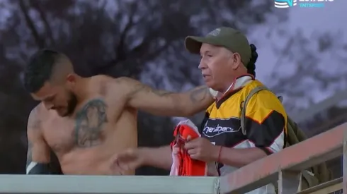 Arquero de Santiago Morning cuenta por qué le regaló su camiseta al hincha solitario que fue a Calama: "Recordé los viajes que hacía por el equipo que me gustaba"