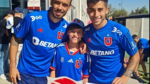 Pequeño hincha de la U emociona a los jugadores azules con potente discurso: "Es el momento"
