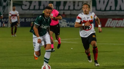 Marcelo Cañete no pudo hacer mucho en Wanderers en el partido ante Rangers
