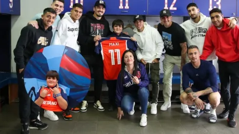 Plantel de Universidad de Chile comparte con el niño hincha que fue afectado por los incendios forestales
