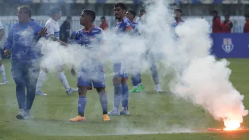 El Clásico Universitario fue suspendido por graves incidentes.
