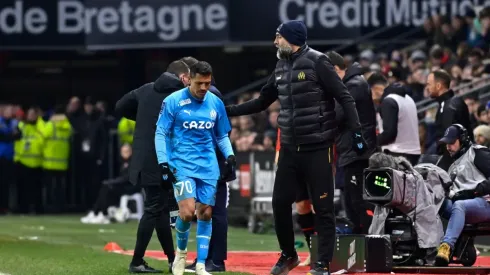 Alexis Sánchez salió lesionado del Marsella y Tudor queda furia con el árbitro por el gol anulado al chileno.
