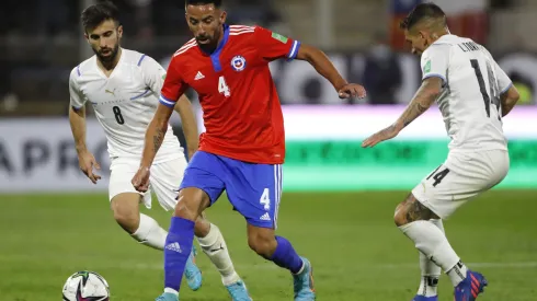 Para Cristián Mora, hoy es innecesario traer a Mauricio Isla a la U
