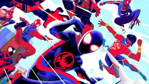 Spider-Man: A través del Spider-Verso se extiende por 2 horas y 23 minutos.
