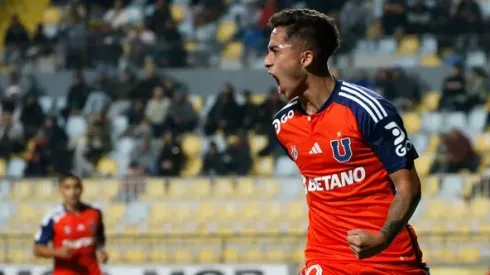 Un sonriente Assadi llegó al entrenamiento de la U. 
