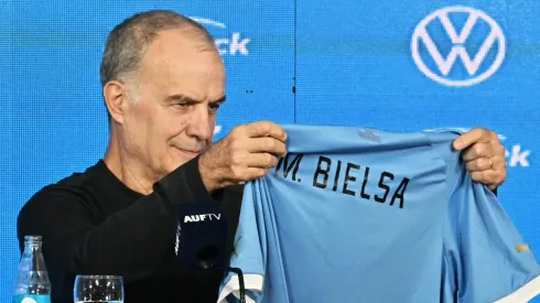 Marcelo Bielsa dio a conocer su primera nómina con Uruguay.
