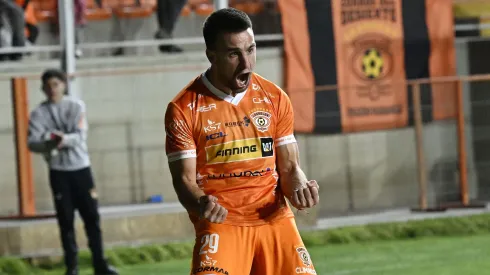 Cobreloa logró en un par de minutos doblegar a Rangers para seguir en la punta de la Primera B