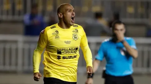 Tremendo golazo de Humberto Suazo en el Ascenso

