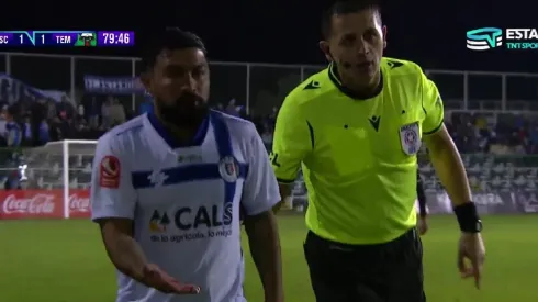 Maturana vio la roja y salió con sangre del Santa Cruz vs. Temuco.