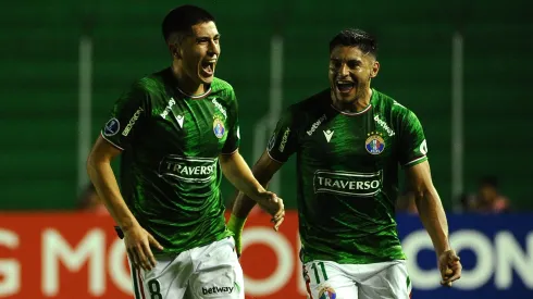 Matías Sepúlveda sacó un golazo que dio la vuelta al mundo y un compañero lo apoyó para ganar el Puskas
